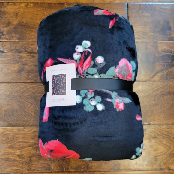 Victoria's Secret Other - NWT Victoria's Secret Sherpa Blanket